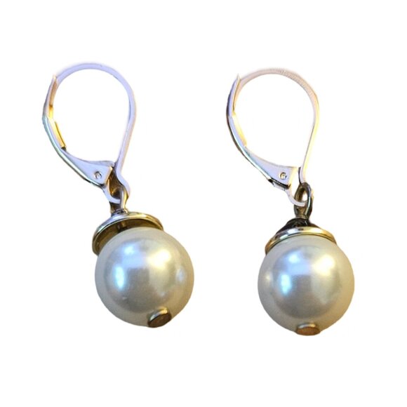 Jewelry - Vintage White Pearl earrings